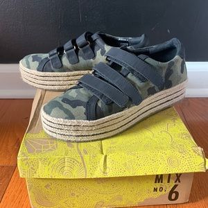 Camo platform flats size 6.5